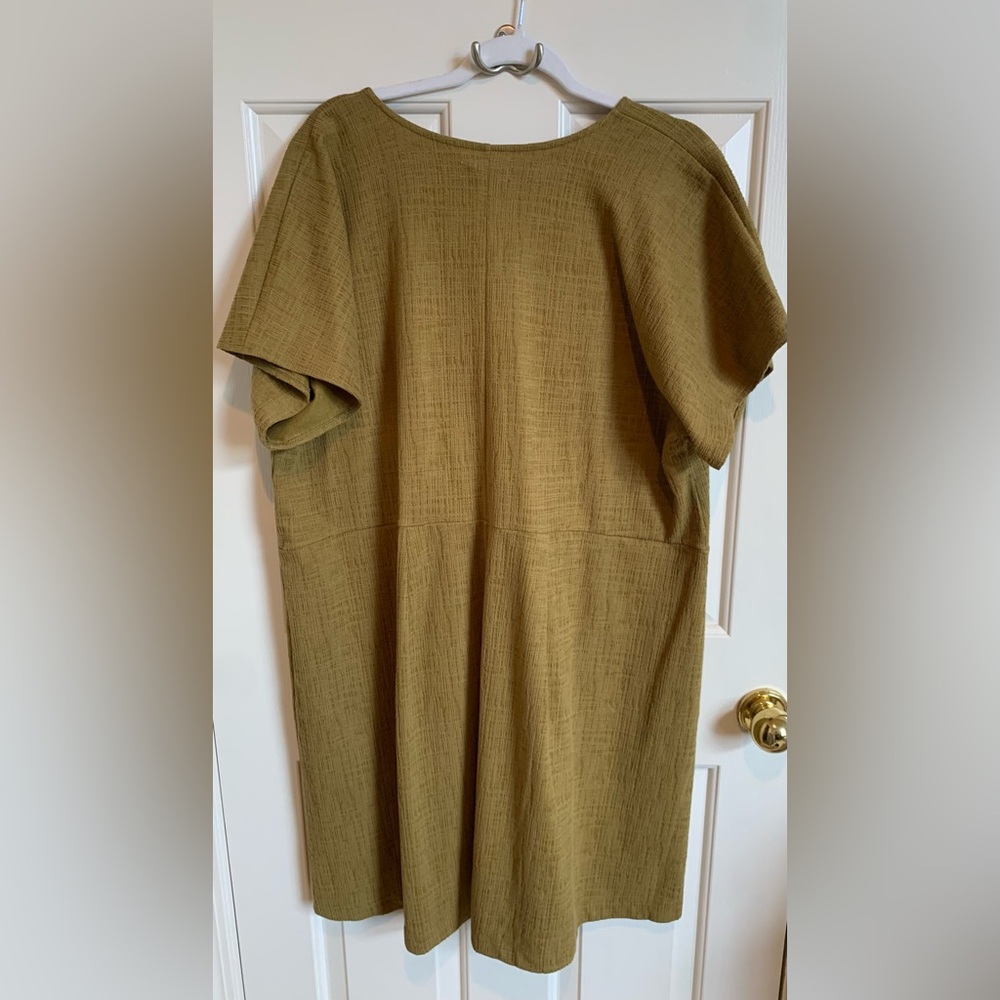 Madewell faux-wrap style dress. EUC.
Size tag missing. Color is “tundra” - Picture 3 of 5